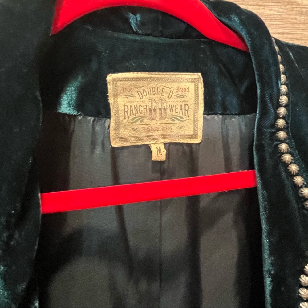 Double D Ranch Studded Velvet Jacket with Conch button Rodeo Ready💐 - Picture 2 of 5